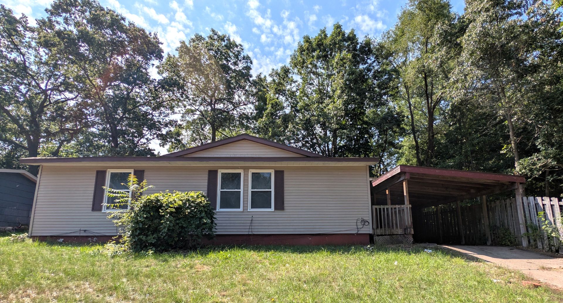 Muskegon Heights House: 695 E Summit Avenue