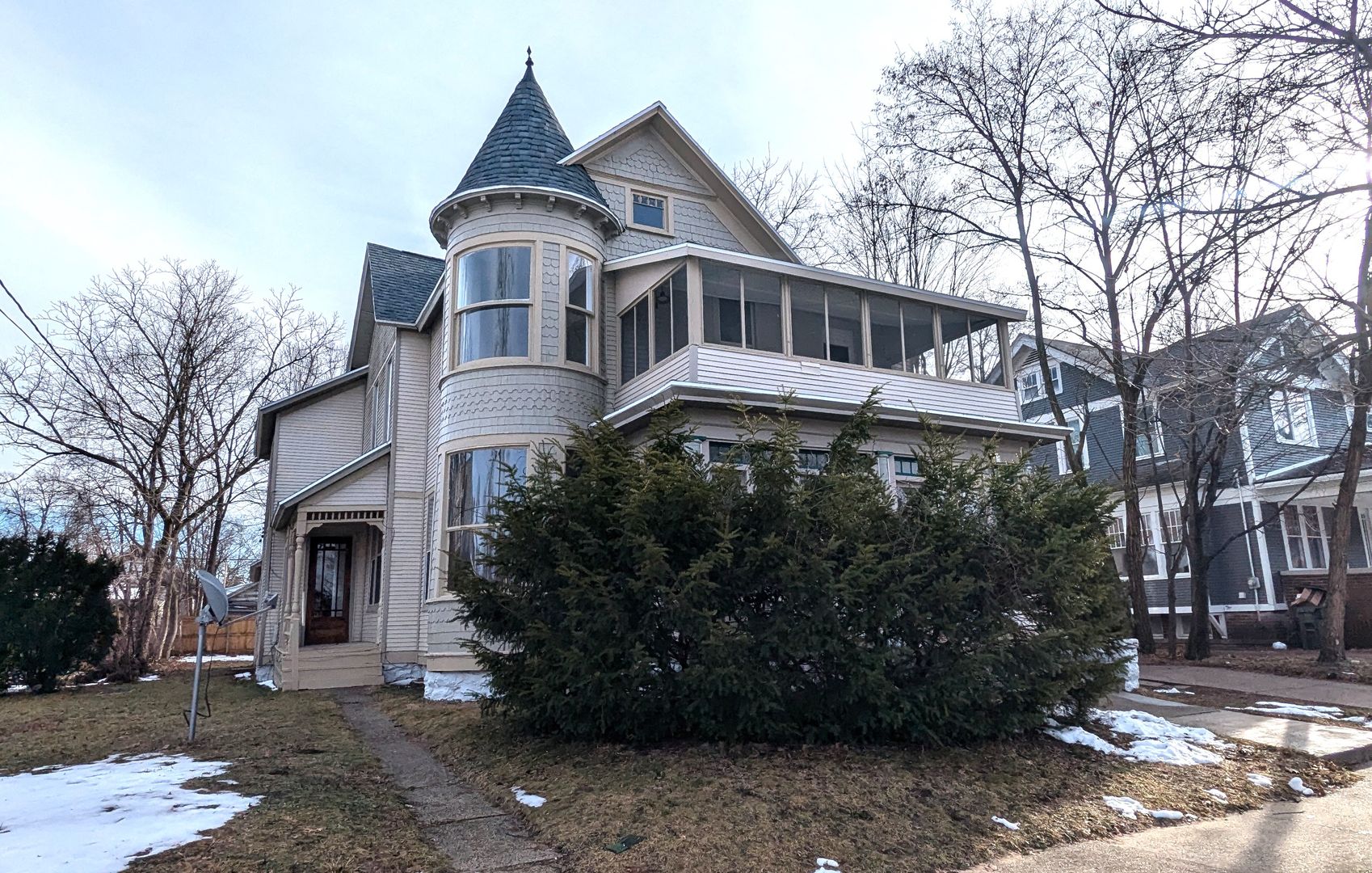 Muskegon Apartment: 1450 Clinton Street