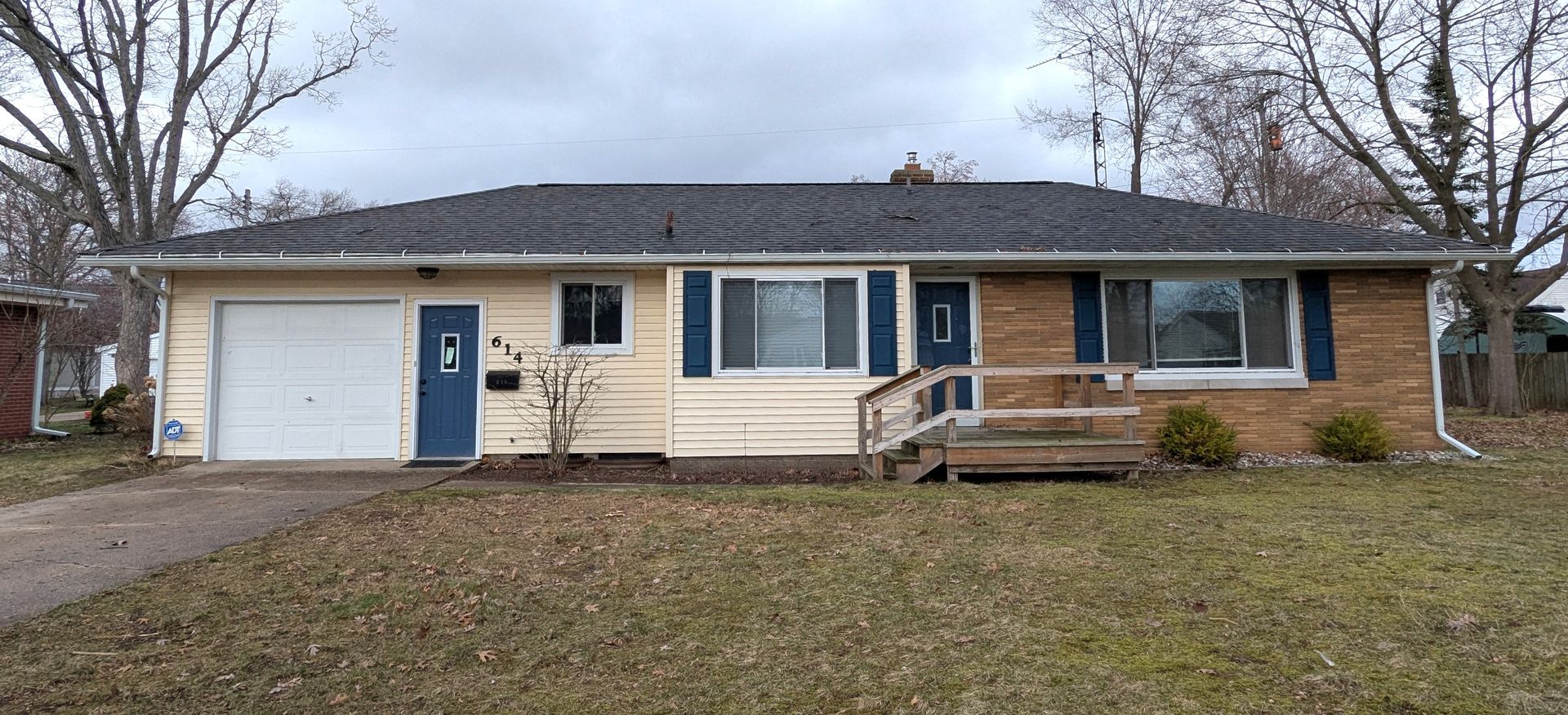 North Muskegon House: 614 E Sunset Drive