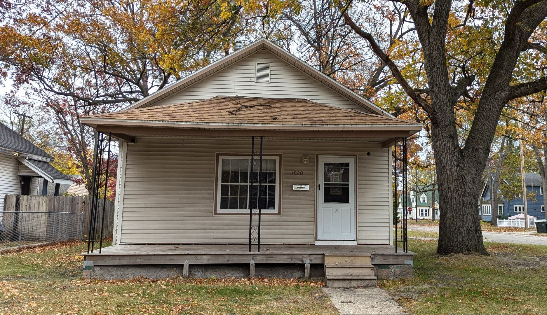 Muskegon House: 1920 5th St.