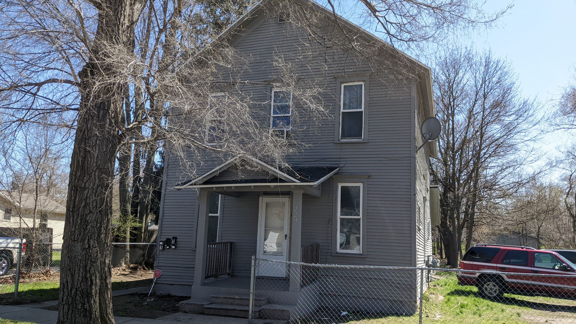 Muskegon Apartment: 229 Washington Ave
