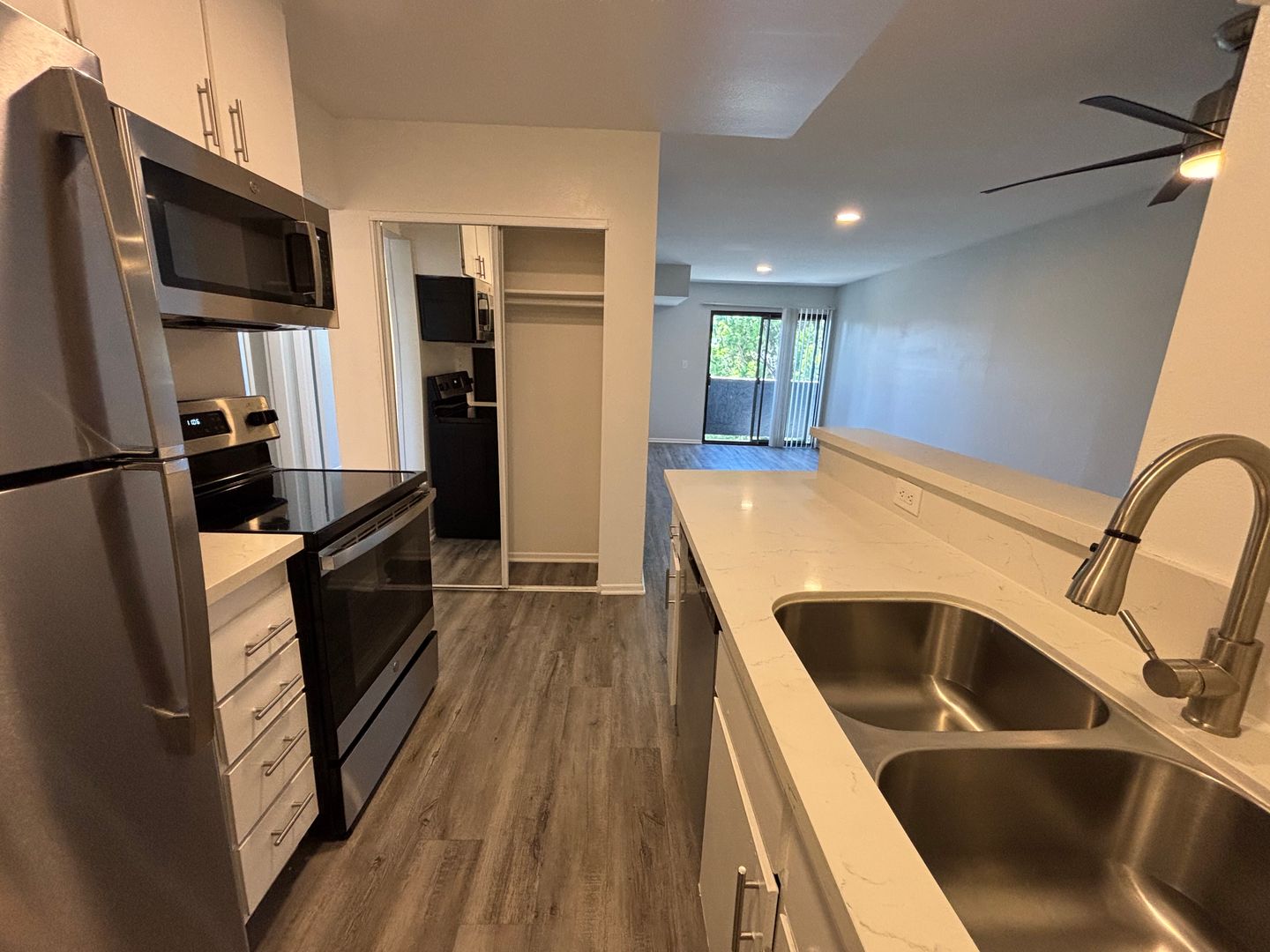 Los Angeles Apartment: 951 S. Oxford Ave
