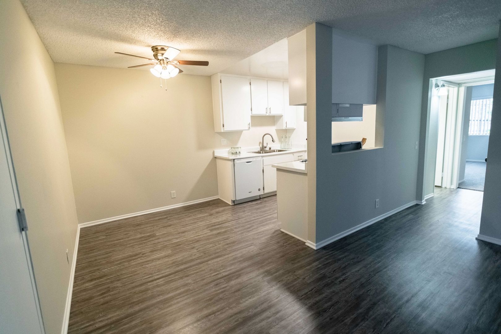 Granada Hills Apartment: 17211 Chatsworth St