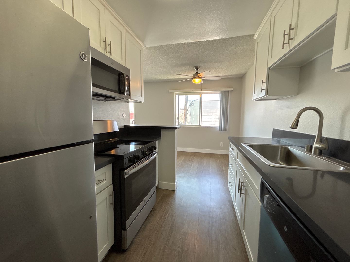 Los Angeles Apartment: 245 S Serrano Ave