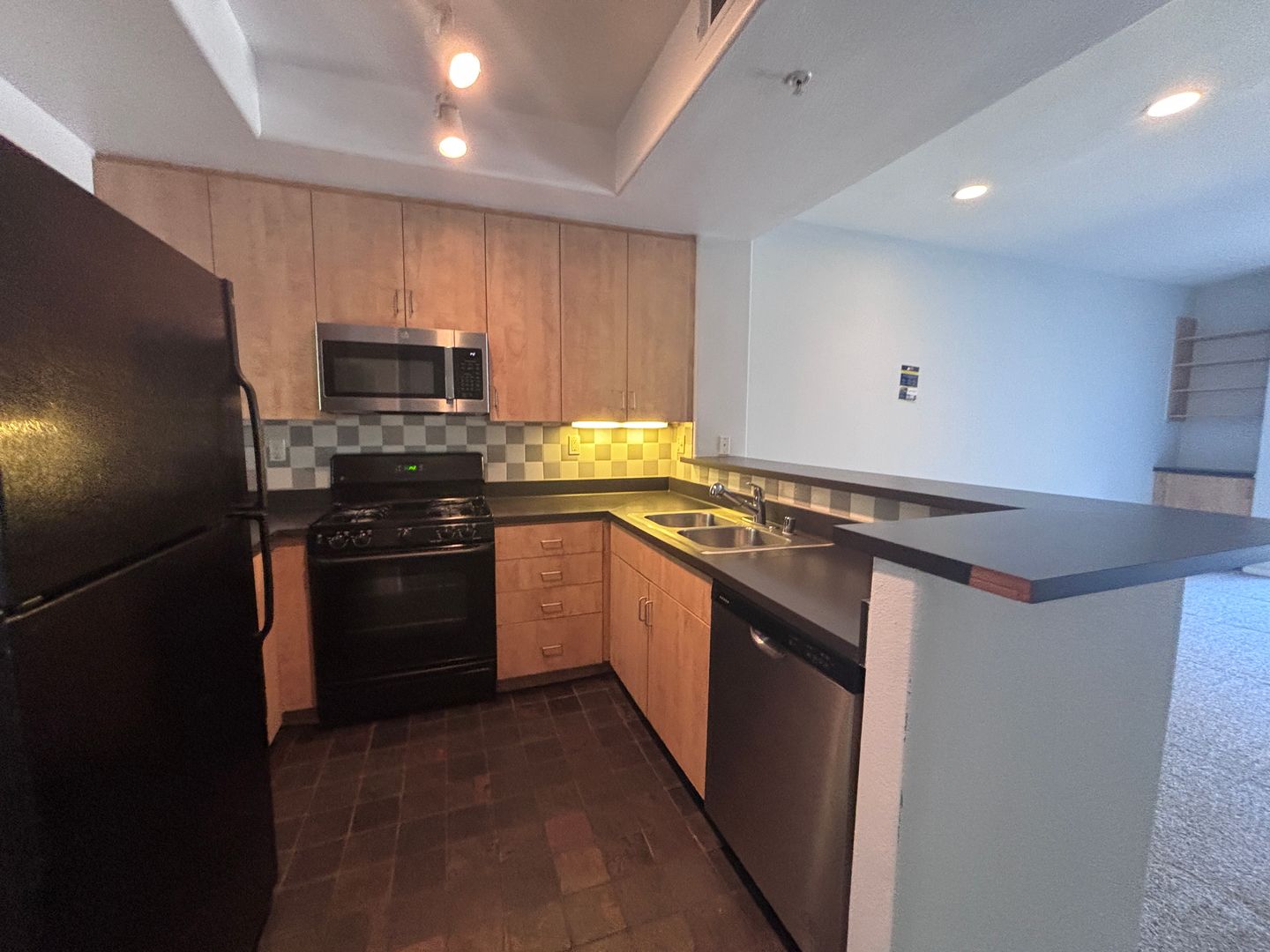 Los Angeles Apartment: 2820 Sawtelle Boulevard
