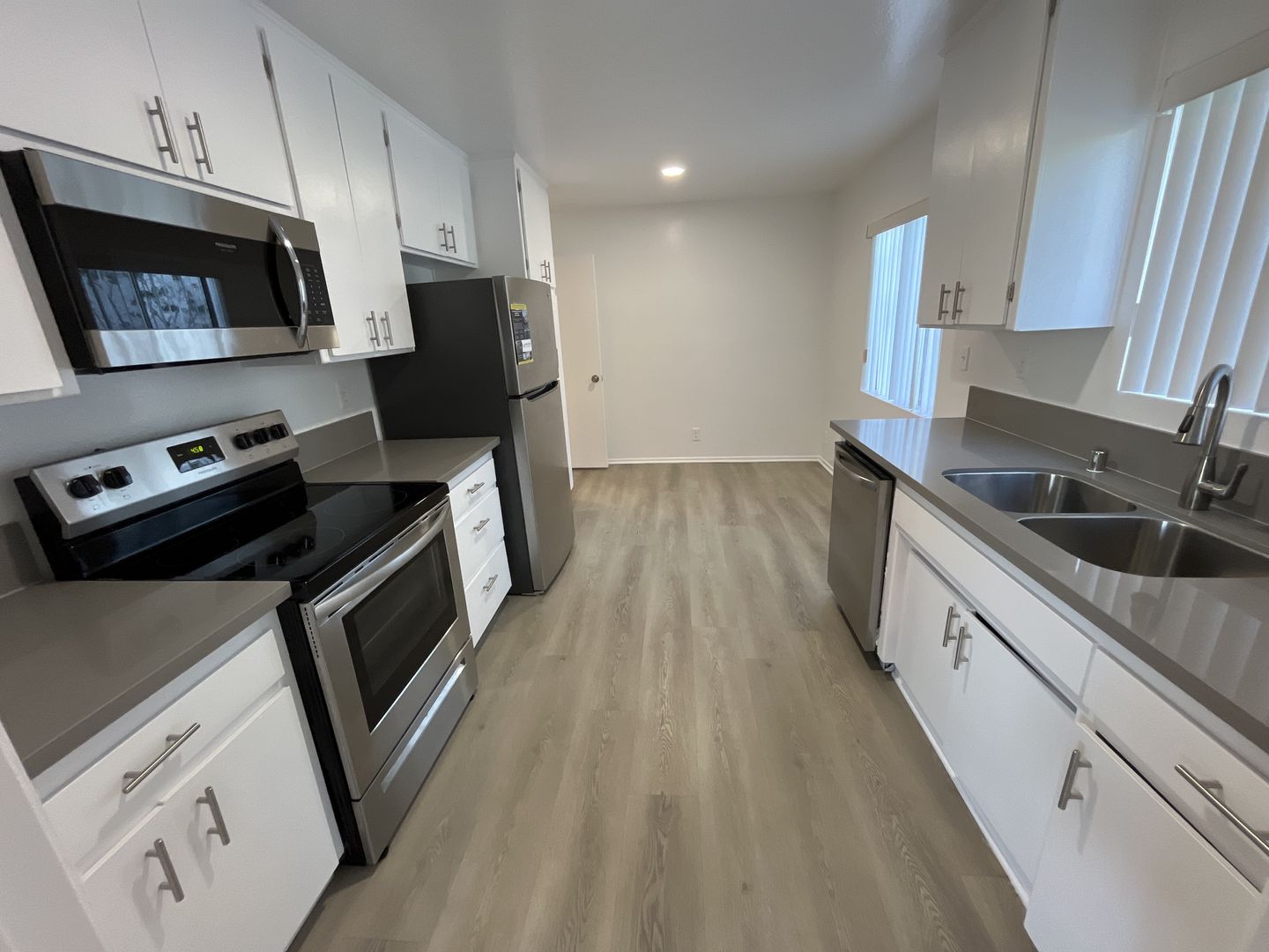 Los Angeles Apartment: 616 North Sweetzer Avenue