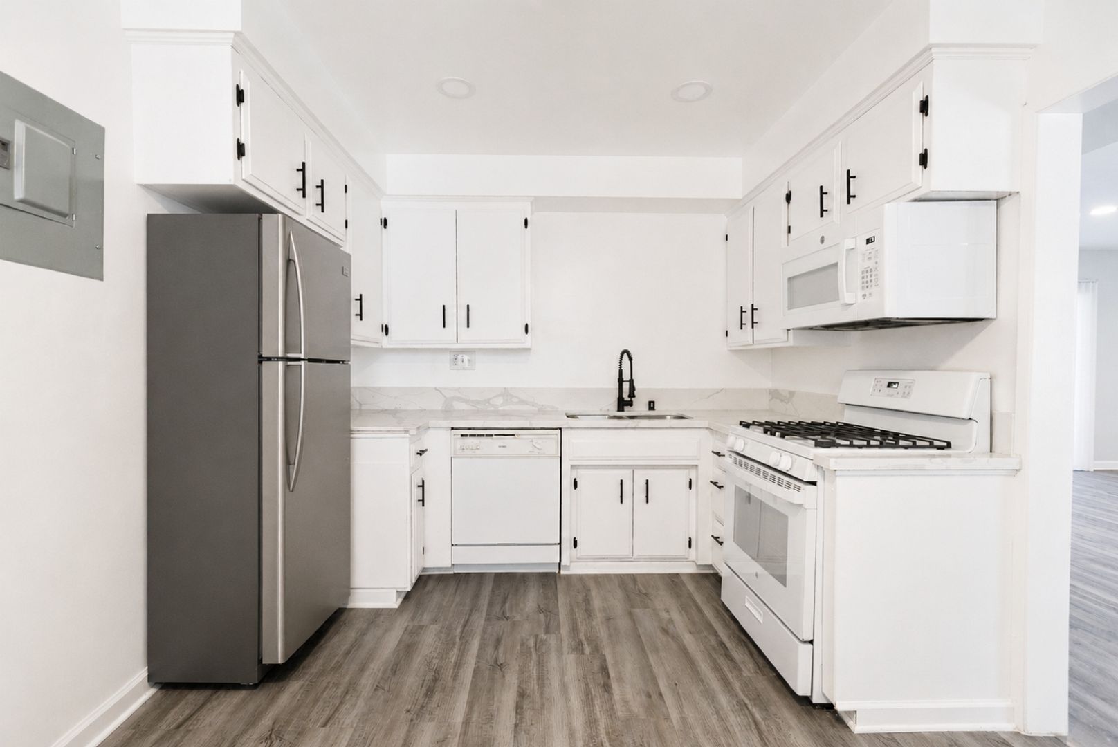 Northridge Apartment: 18404 Vincennes Street