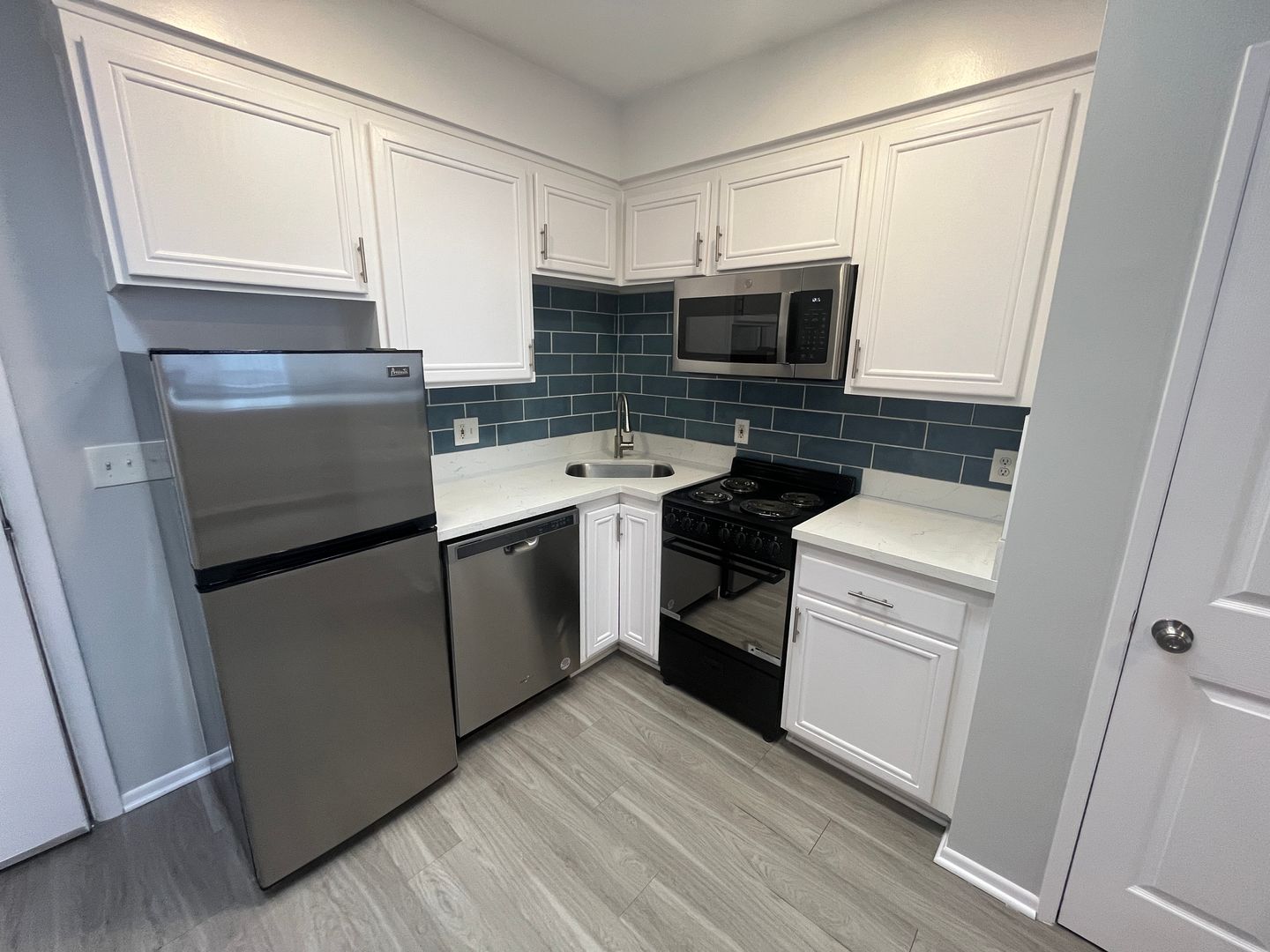 Santa Monica Apartment: 1015 2nd Street