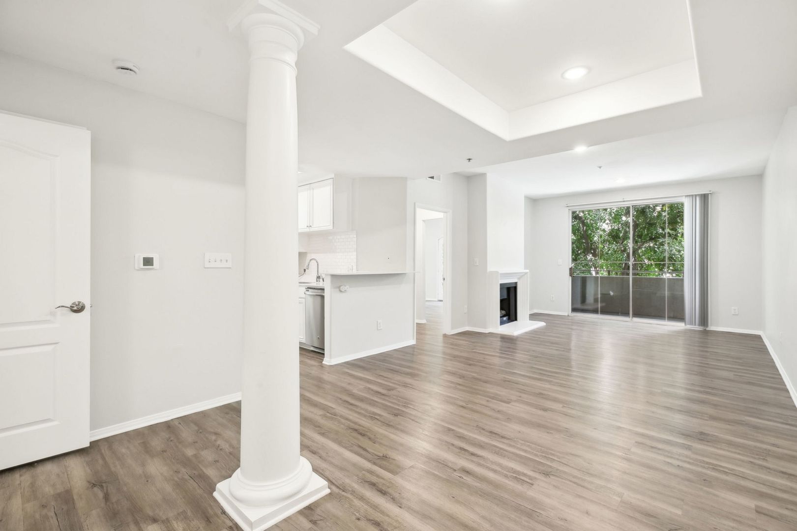Los Angeles Apartment: 2245 S. Beverly Glen Boulevard