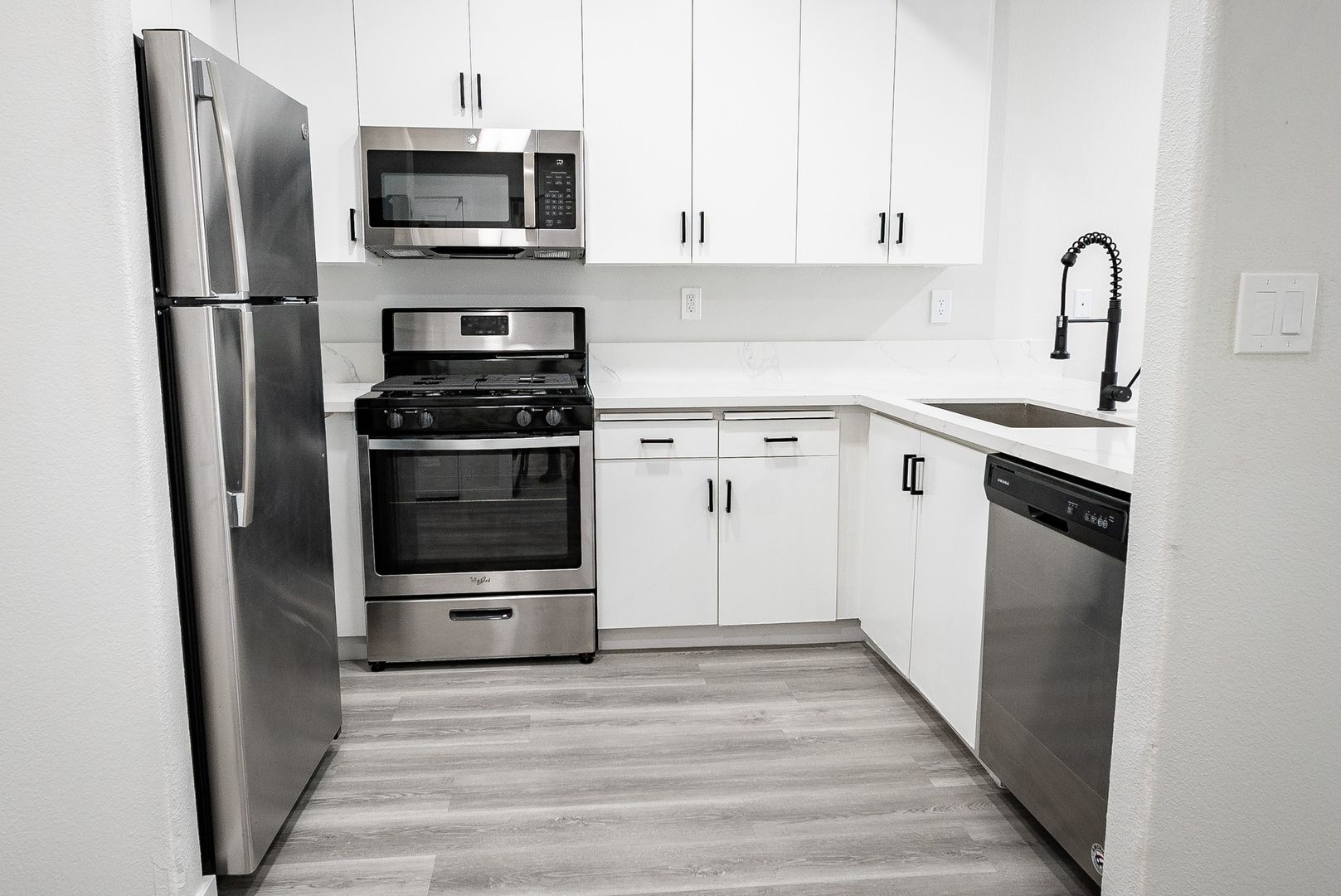 Los Angeles Apartment: 2820 Sawtelle Boulevard