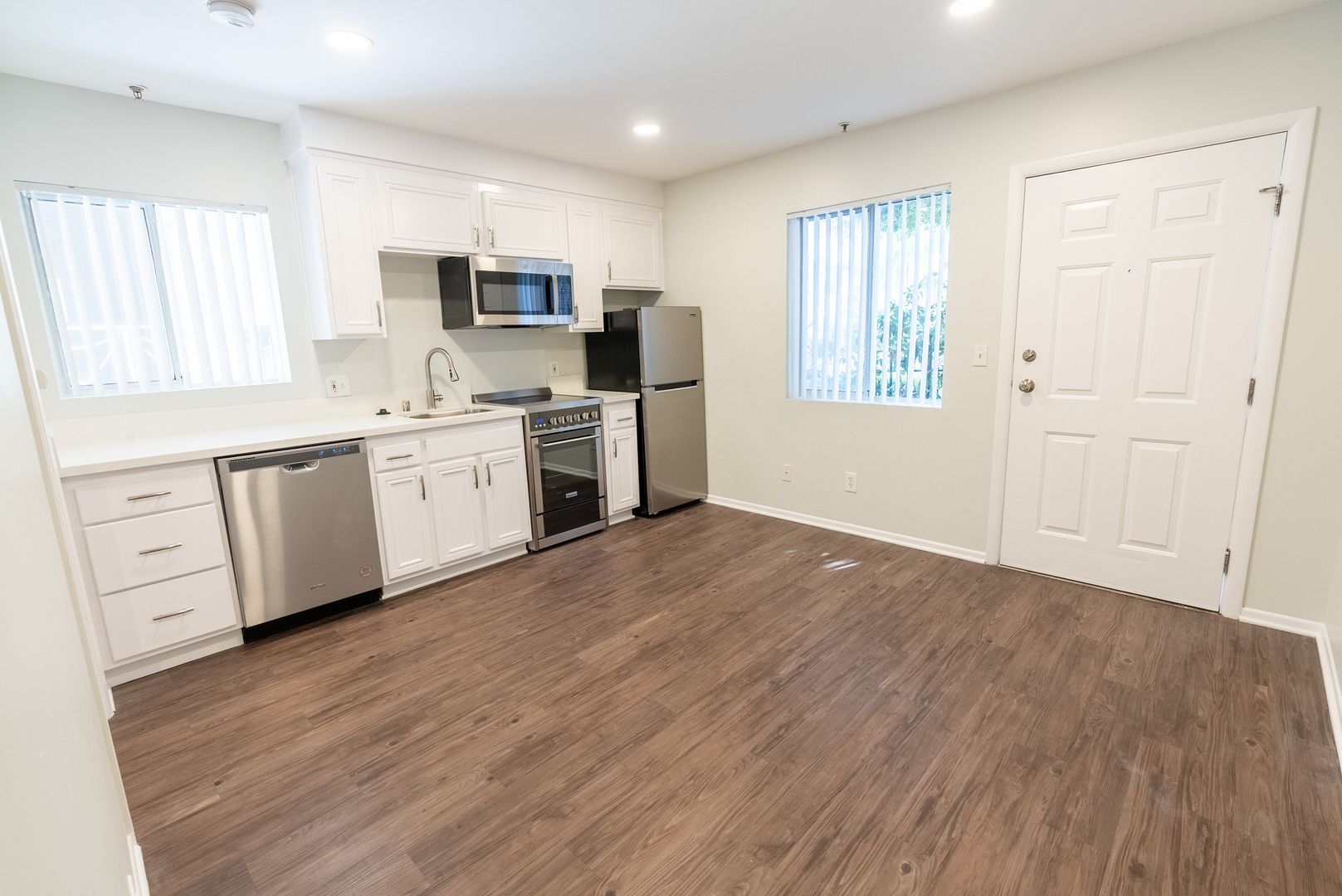 Santa Monica Apartment: 1015 2nd Street