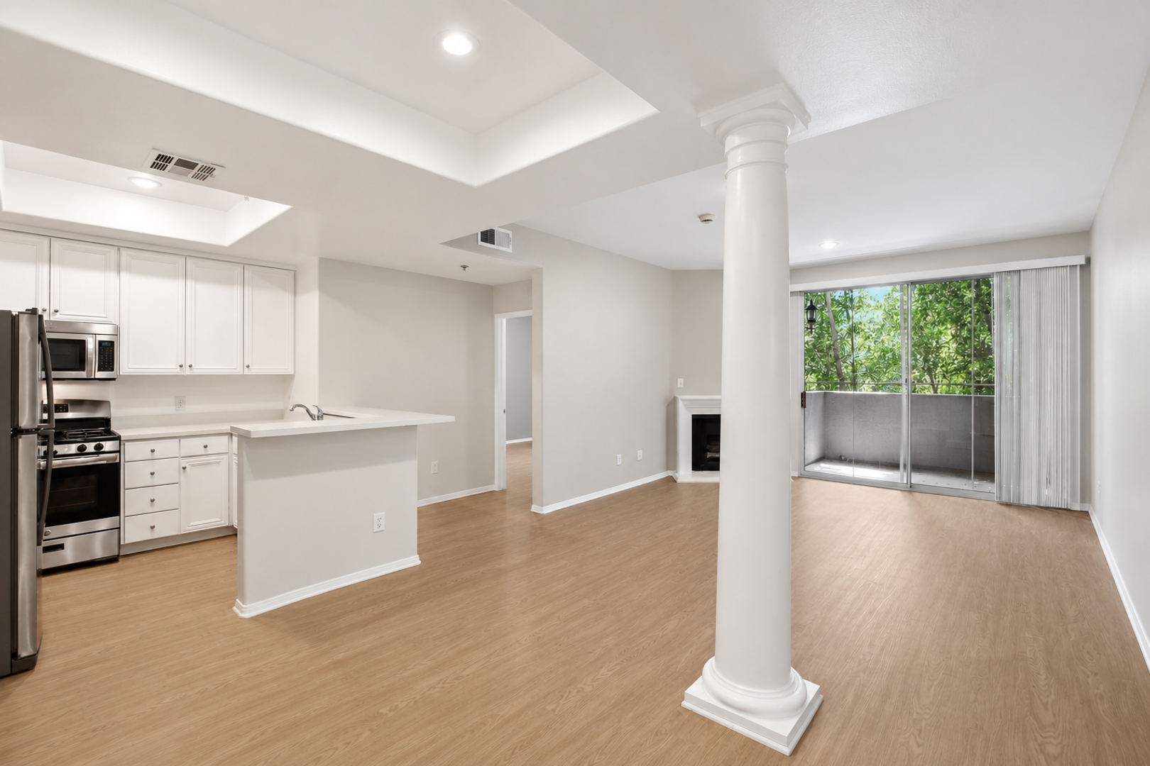 Los Angeles Apartment: 2245 S. Beverly Glen Boulevard