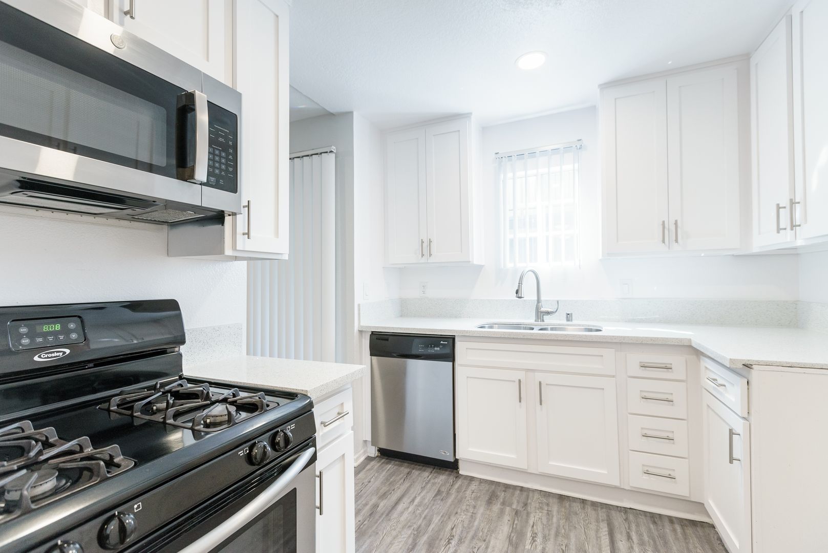 Sherman Oaks Apartment: 14056 Valleyheart