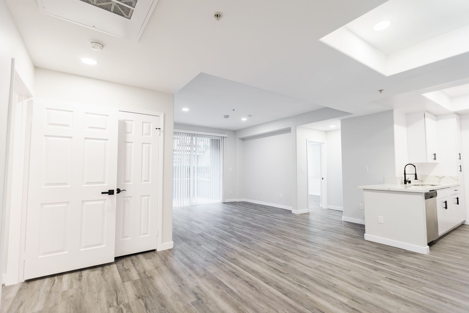 Los Angeles Apartment: 2820 Sawtelle Boulevard