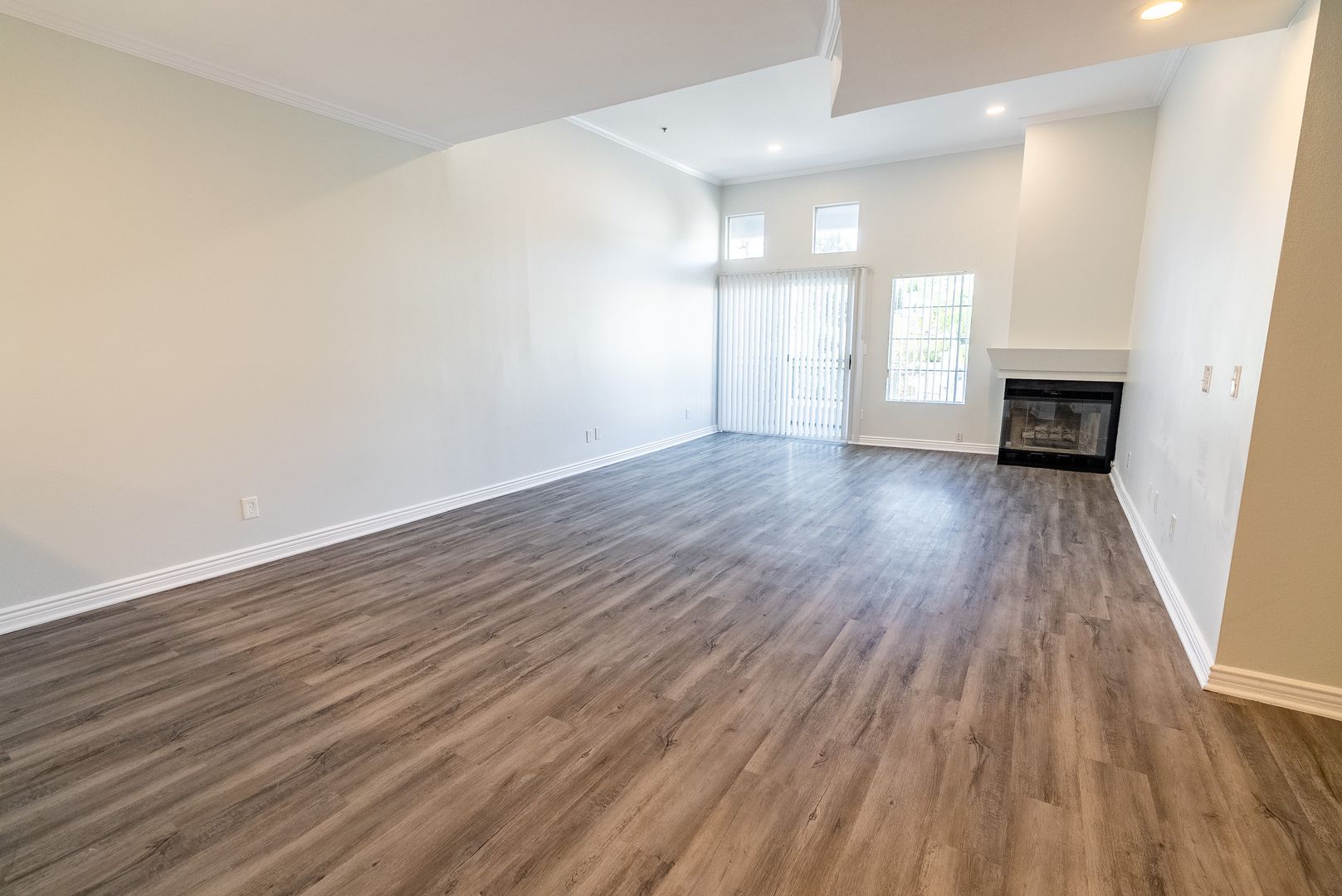 Pacific Palisades Apartment: 16070 Sunset Blvd