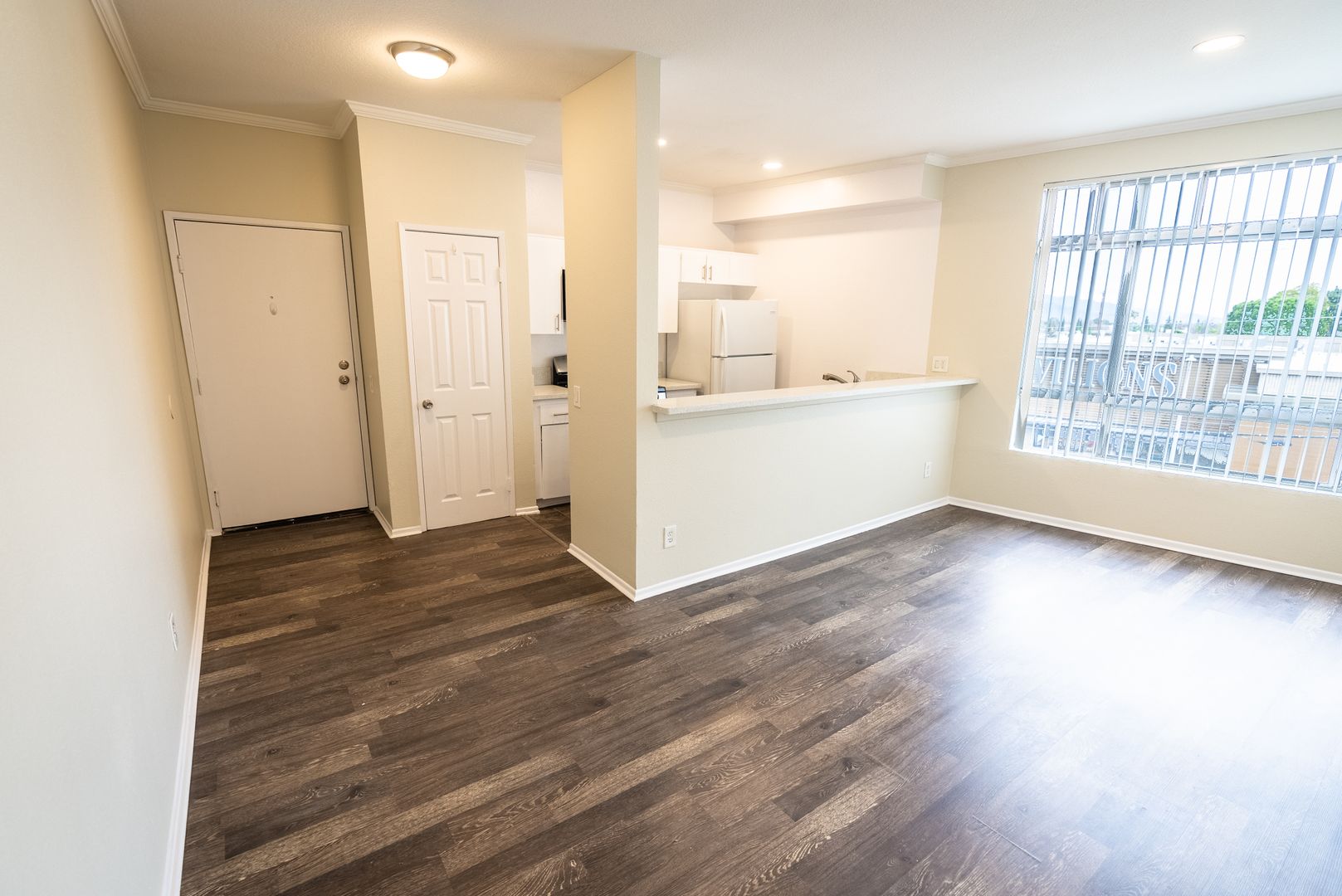 Sherman Oaks Apartment: 14900 Moorpark St