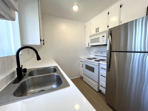 6651 Haskell - Gorgeous, fully renovated building located in Van Nuys – photo 1