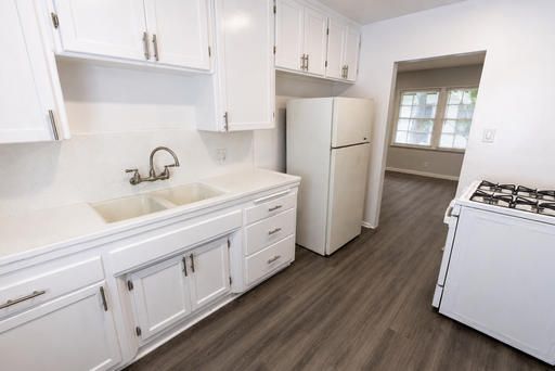 7056 Lanewood - Gorgeous, fully renovated building located in Hollywood – photo 1