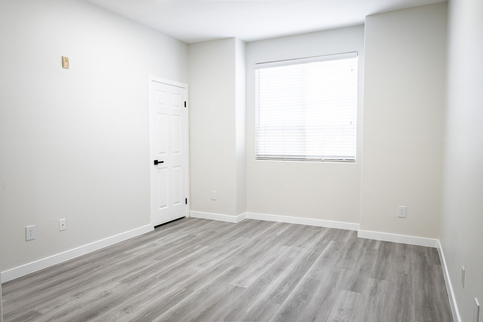 Los Angeles Apartment: 2820 Sawtelle Boulevard