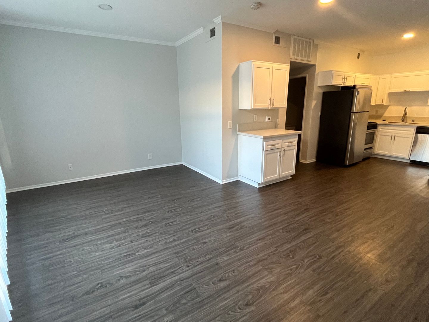 Sherman Oaks Apartment: 14900 Moorpark St