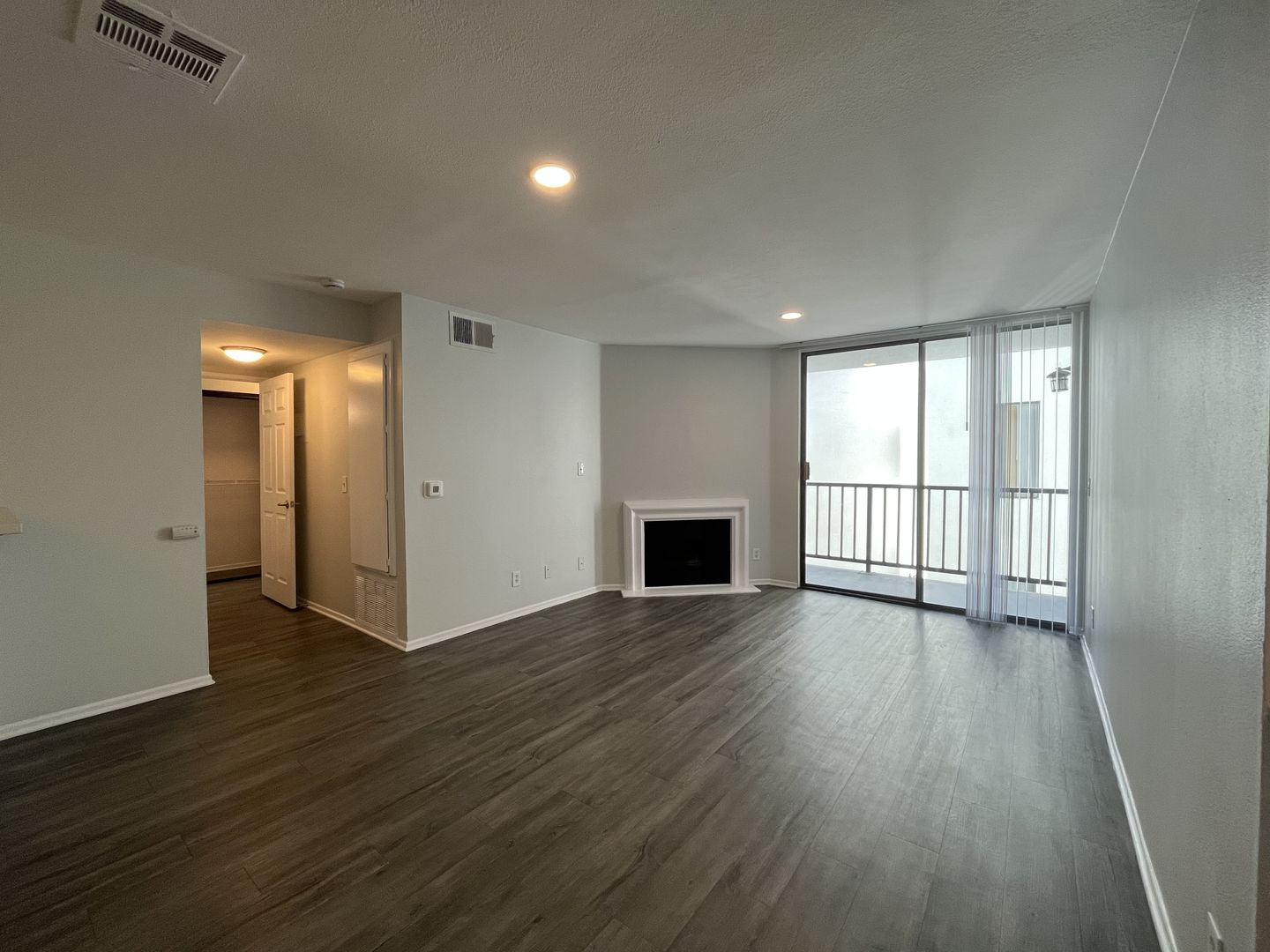 Sherman Oaks Apartment: 5235 Kester Ave.