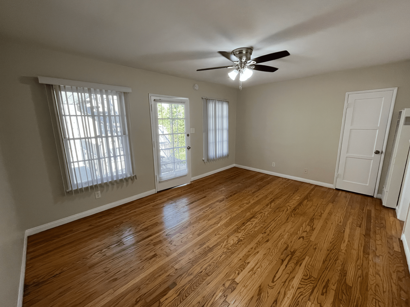 Los Angeles Apartment: 621 Midvale Avenue