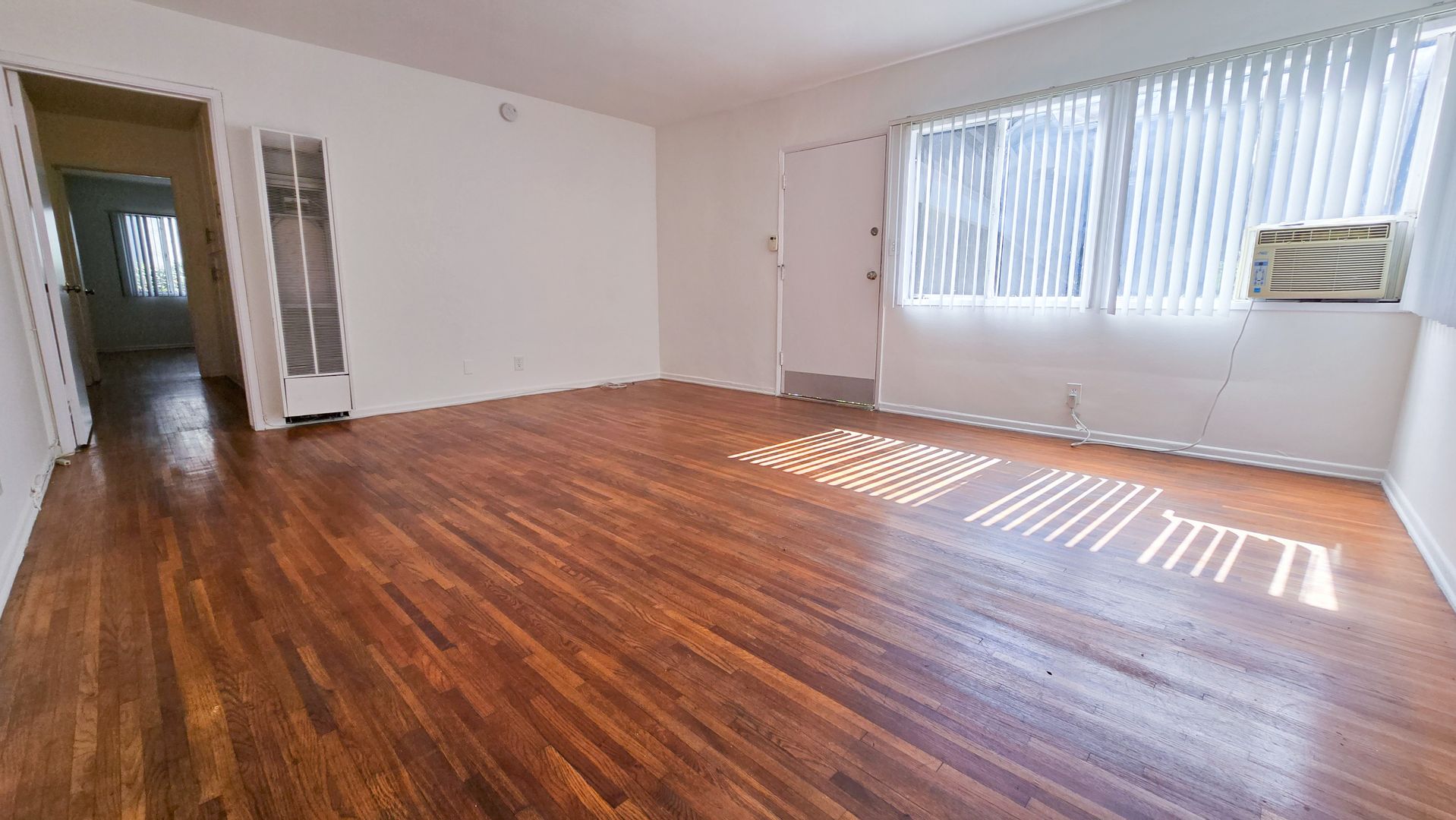 Los Angeles Apartment: 652 Veteran Ave