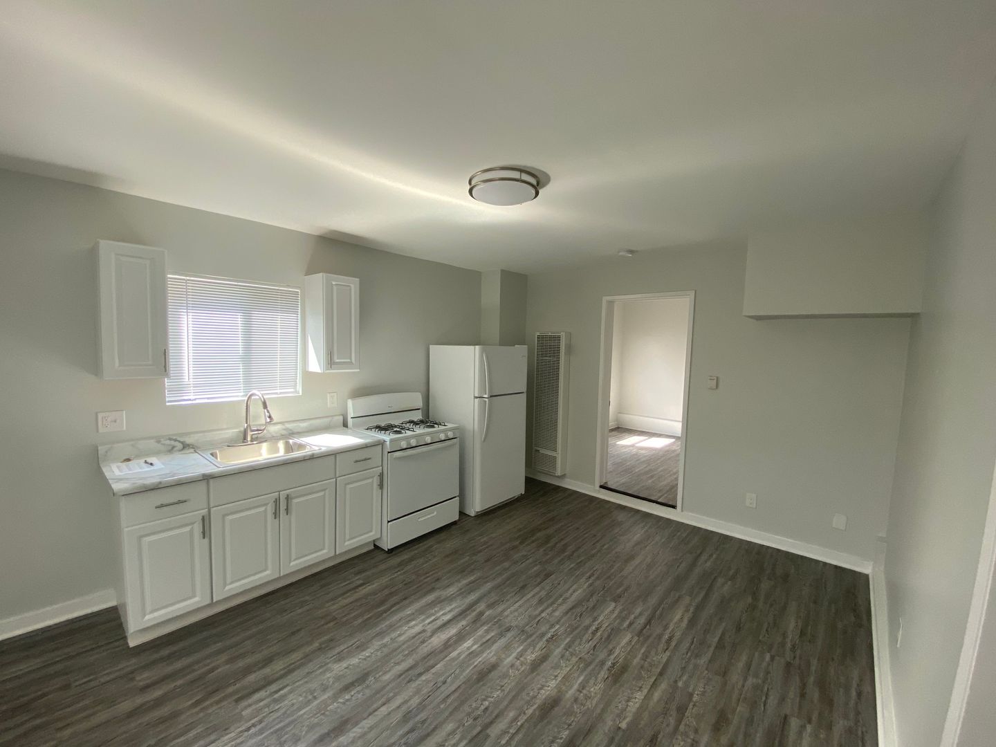 Los Angeles Apartment: 478 Landfair Ave