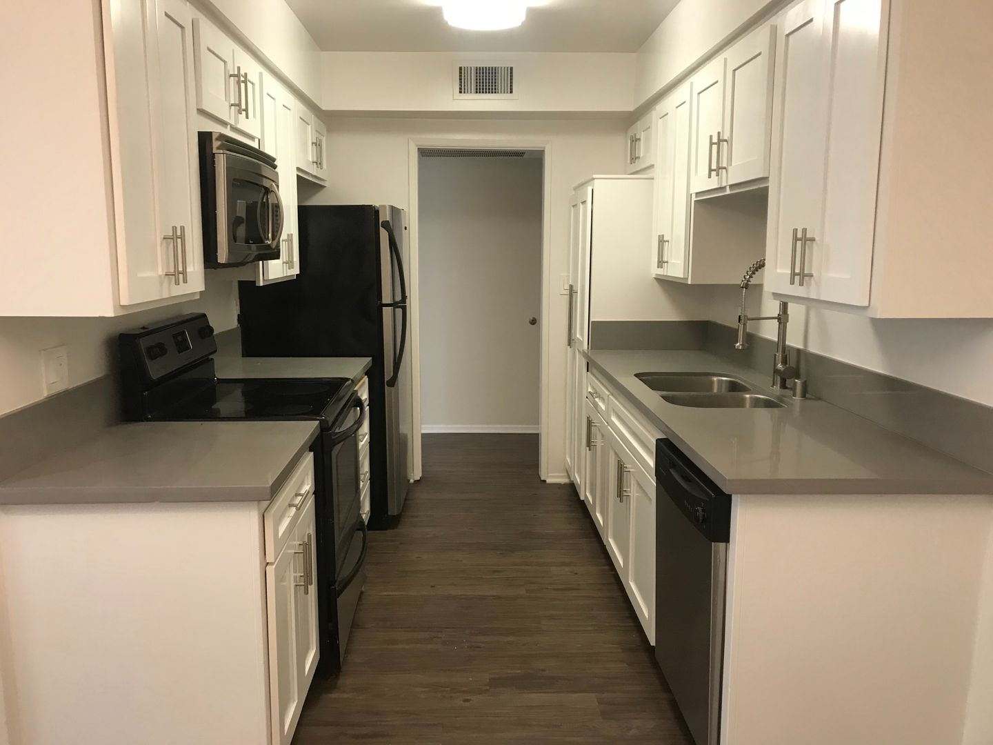 Los Angeles Apartment: 816 S. Bundy Dr