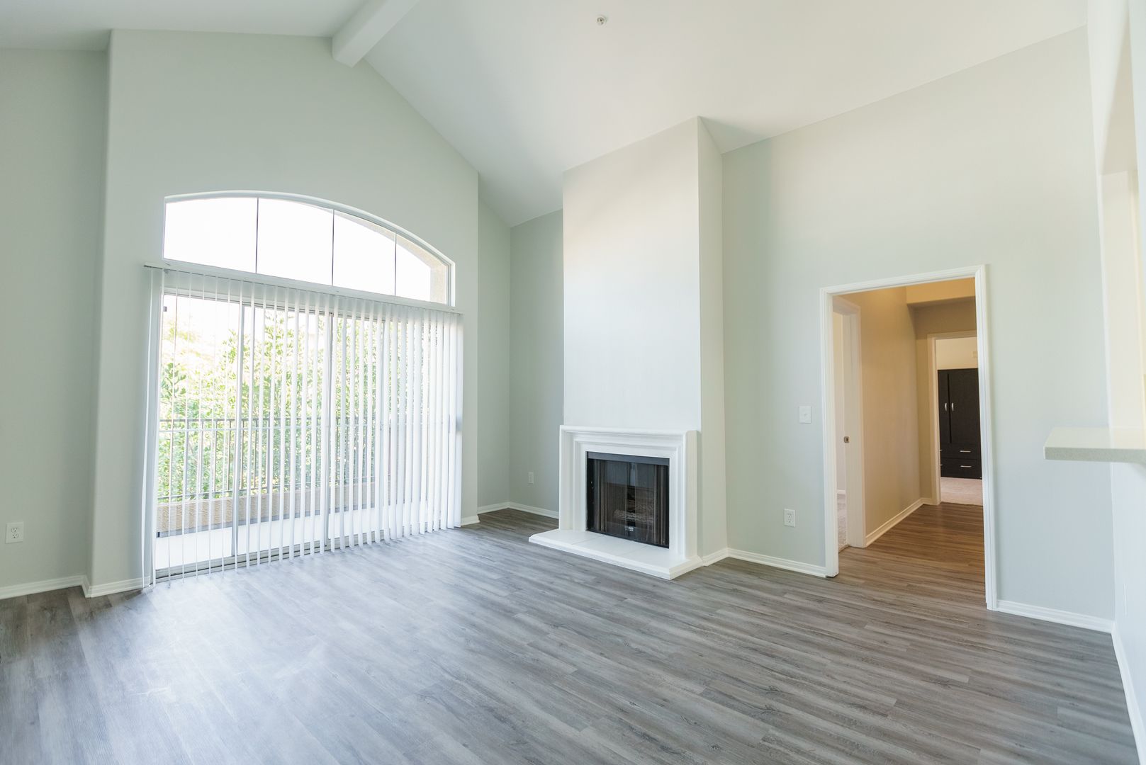 Los Angeles Apartment: 2201 South Beverly Glen Boulevard