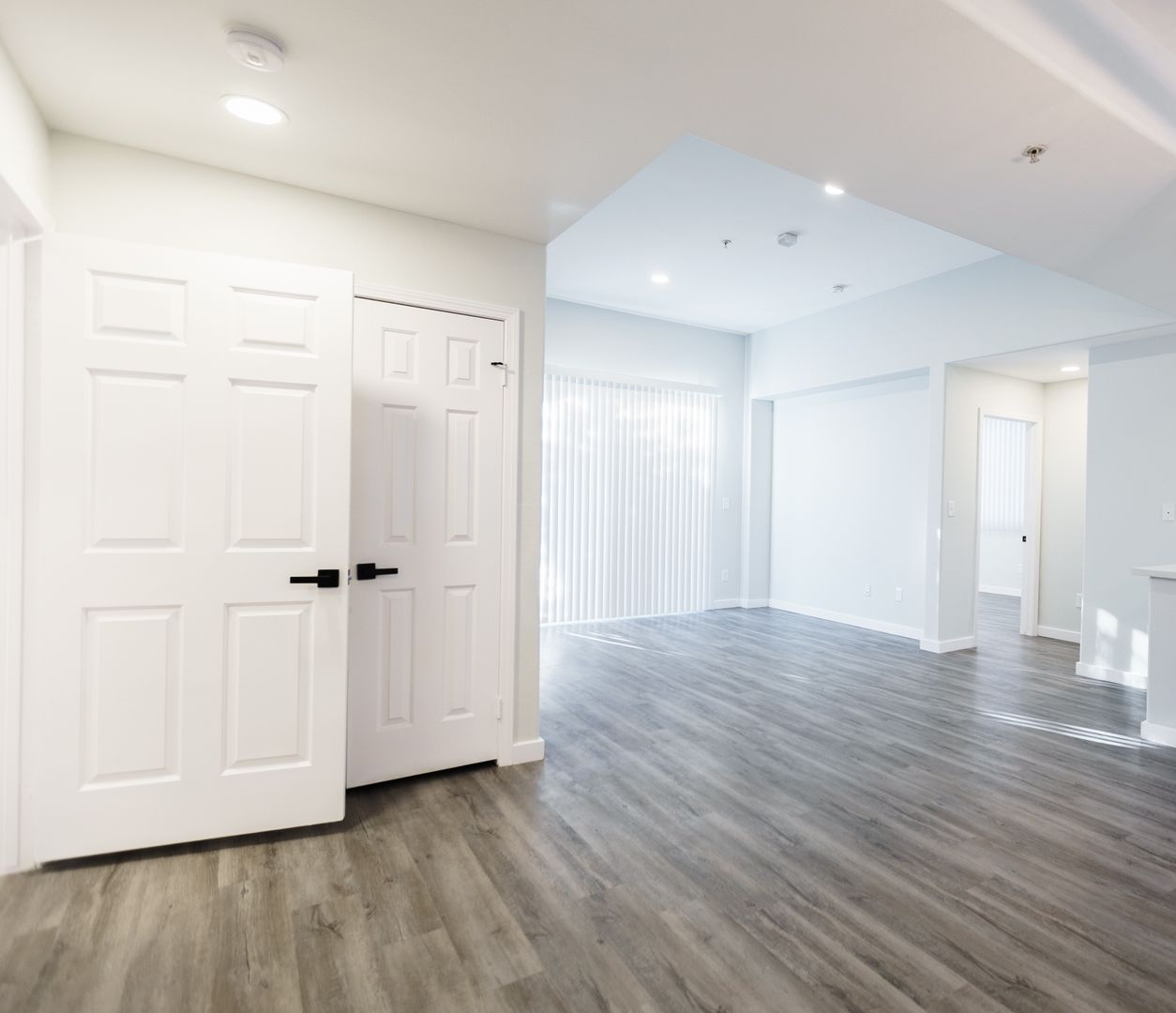 Los Angeles Apartment: 1527 Veteran Avenue