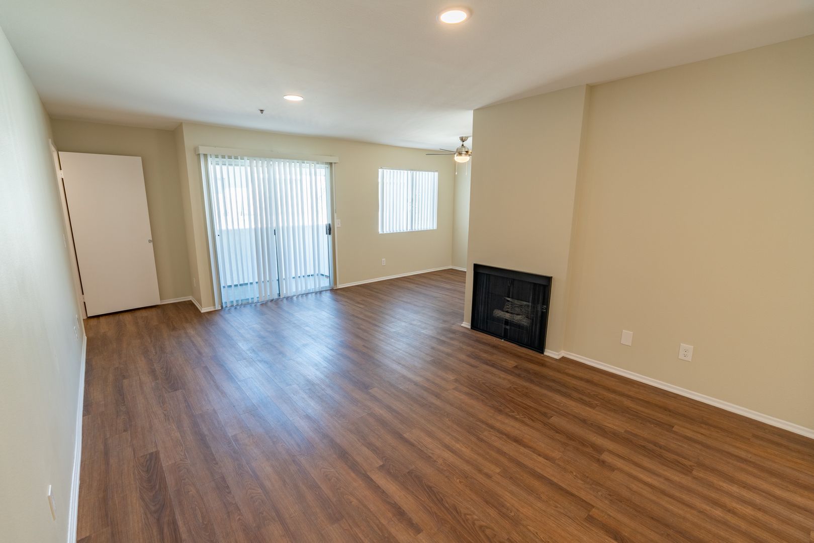North Hollywood Apartment: 10755 Kling Street