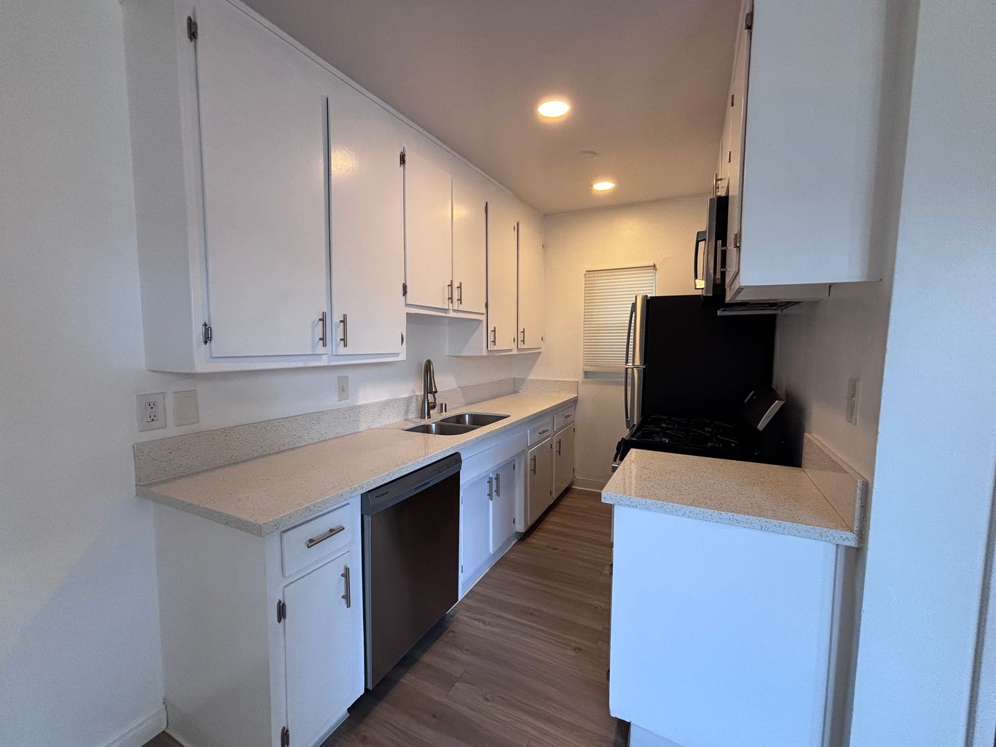 Los Angeles Apartment: 3537 Clarington Ave