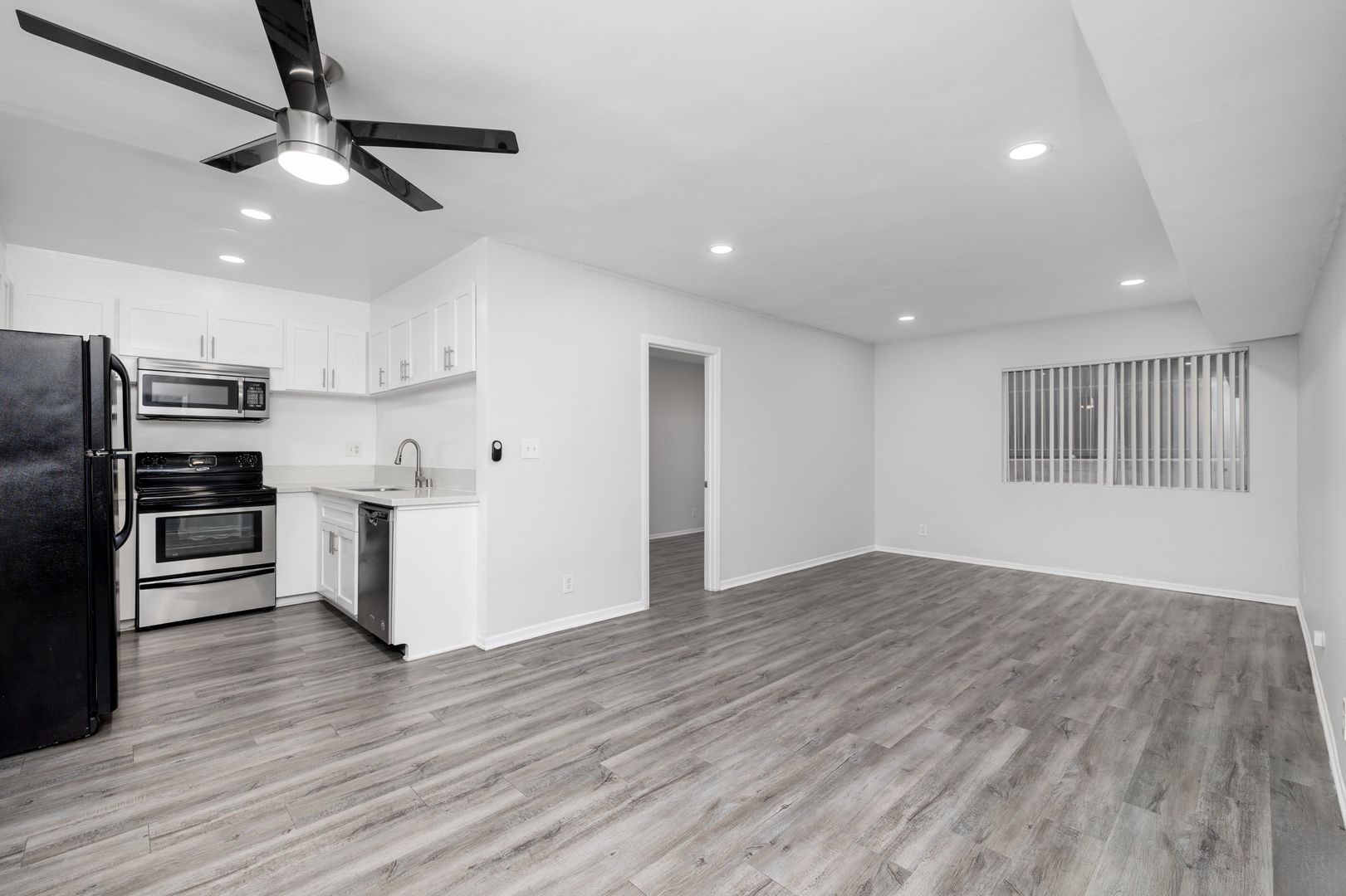 Los Angeles Apartment: 7244 Hillside Ave