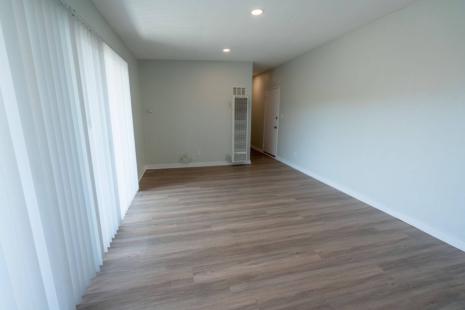 Los Angeles Apartment: 3537 Clarington Ave