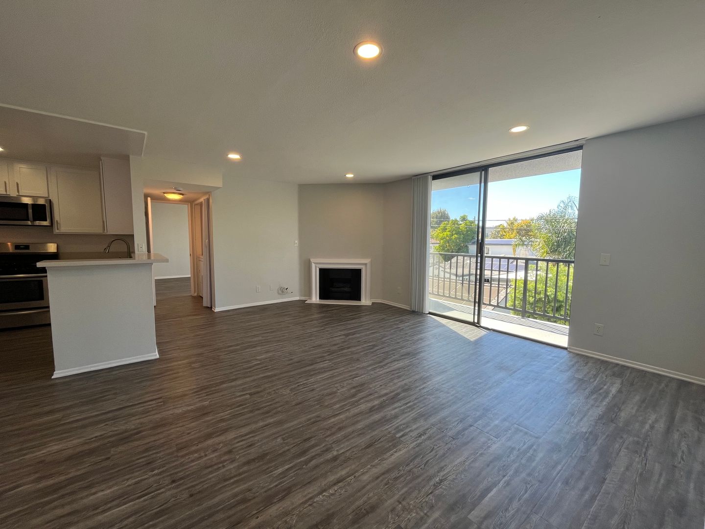 Sherman Oaks Apartment: 5235 Kester Ave.