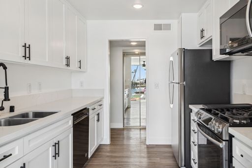 4200 Harbor - Beautiful 2 bedroom/2 bathroom with harbor view! – photo 1