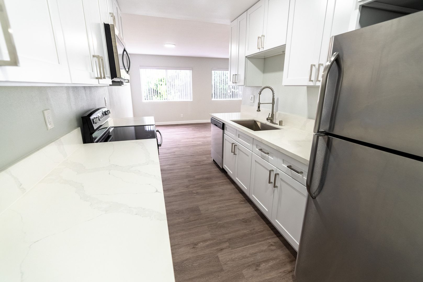 Los Angeles Apartment: 616 North Sweetzer Avenue