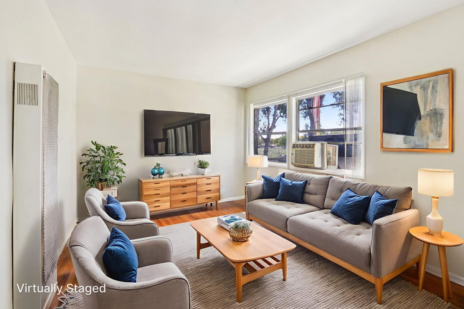 Los Angeles Apartment: 652 Veteran Ave