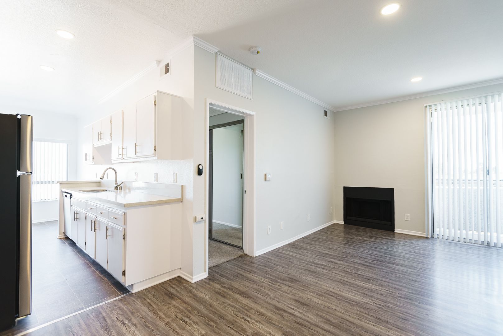 Sherman Oaks Apartment: 14900 Moorpark St