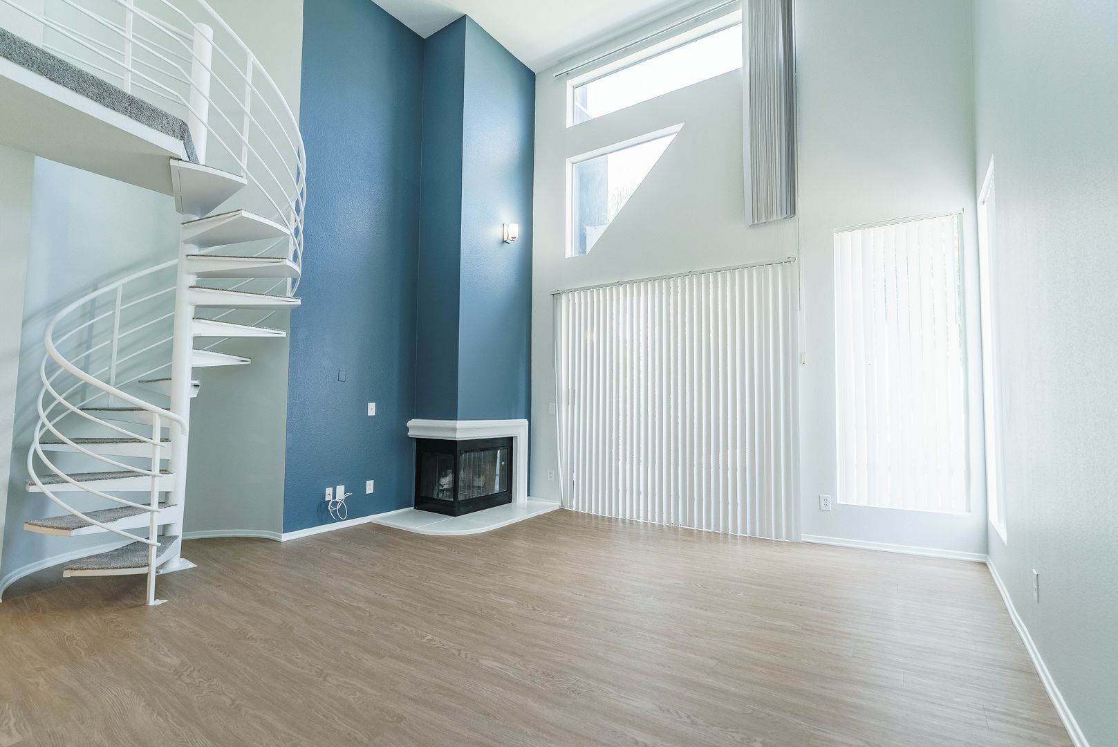 Sherman Oaks Apartment: 14056 Valleyheart