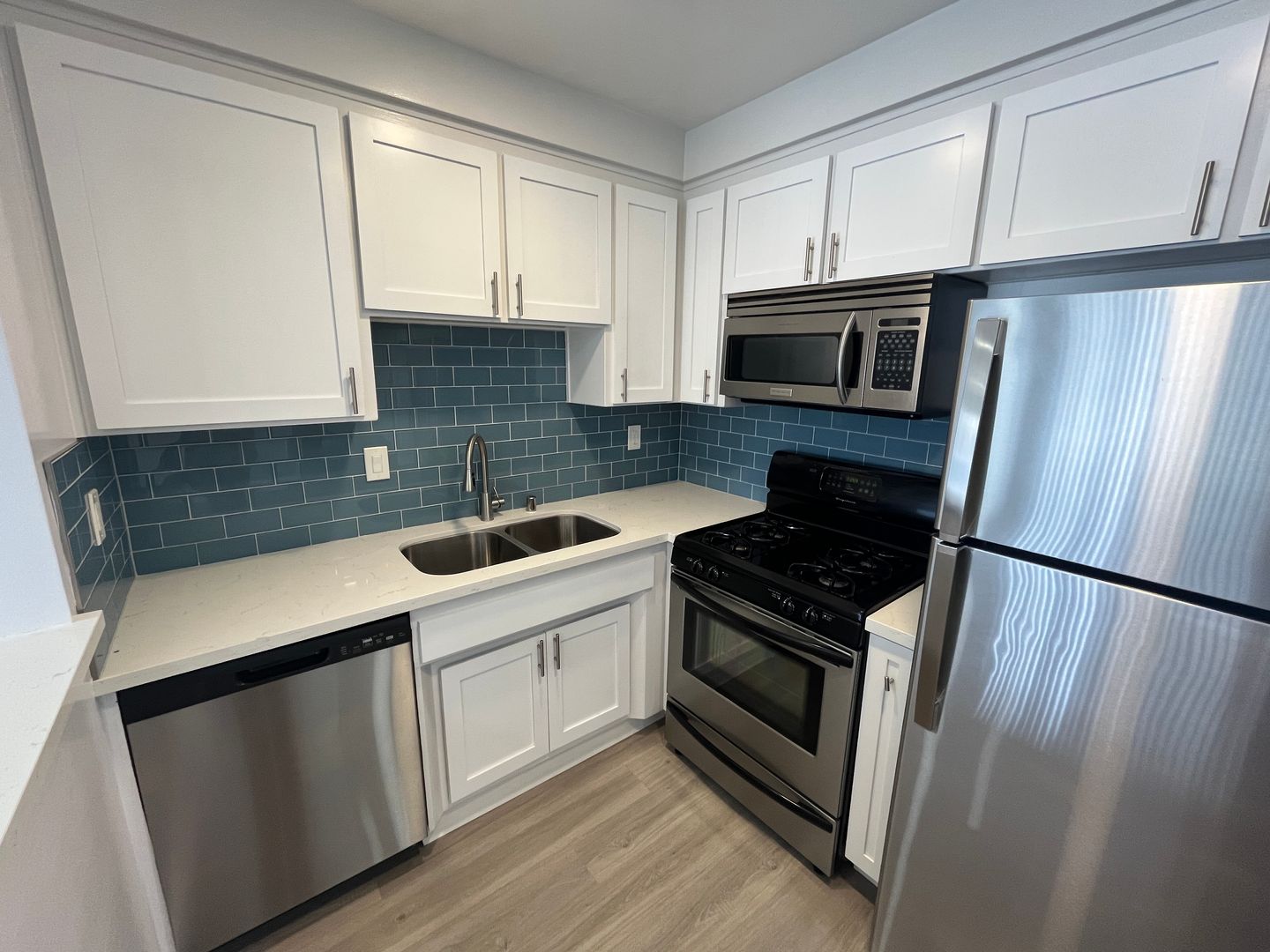 Santa Monica Apartment: 204 Washington Ave