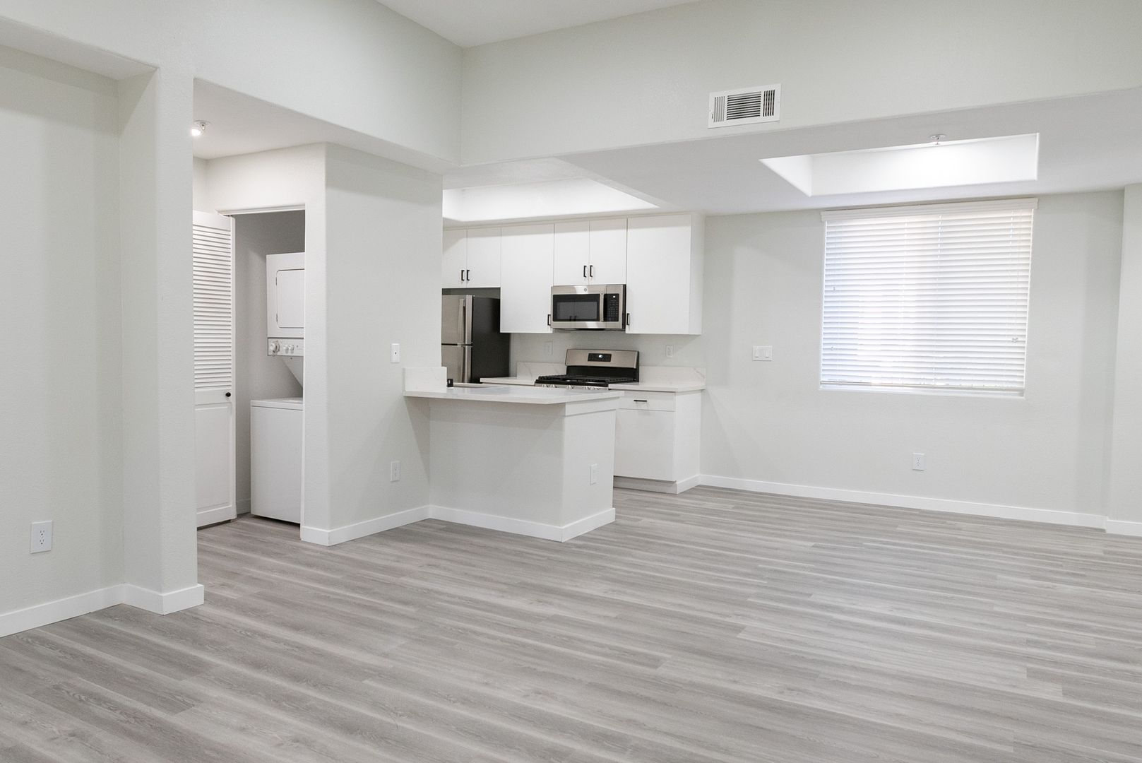 Los Angeles Apartment: 2820 Sawtelle Boulevard