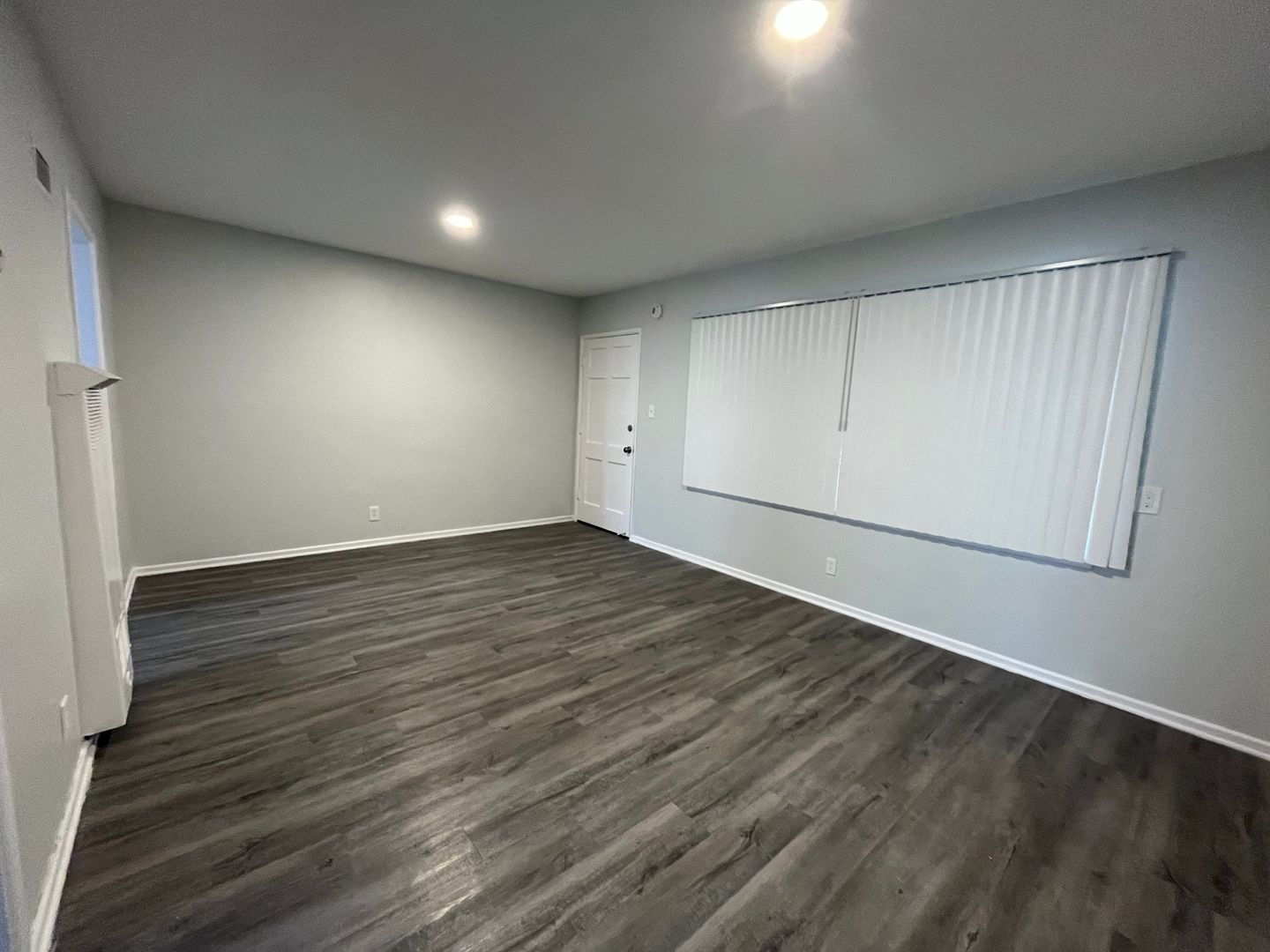 Los Angeles Apartment: 7056 Lanewood Avenue