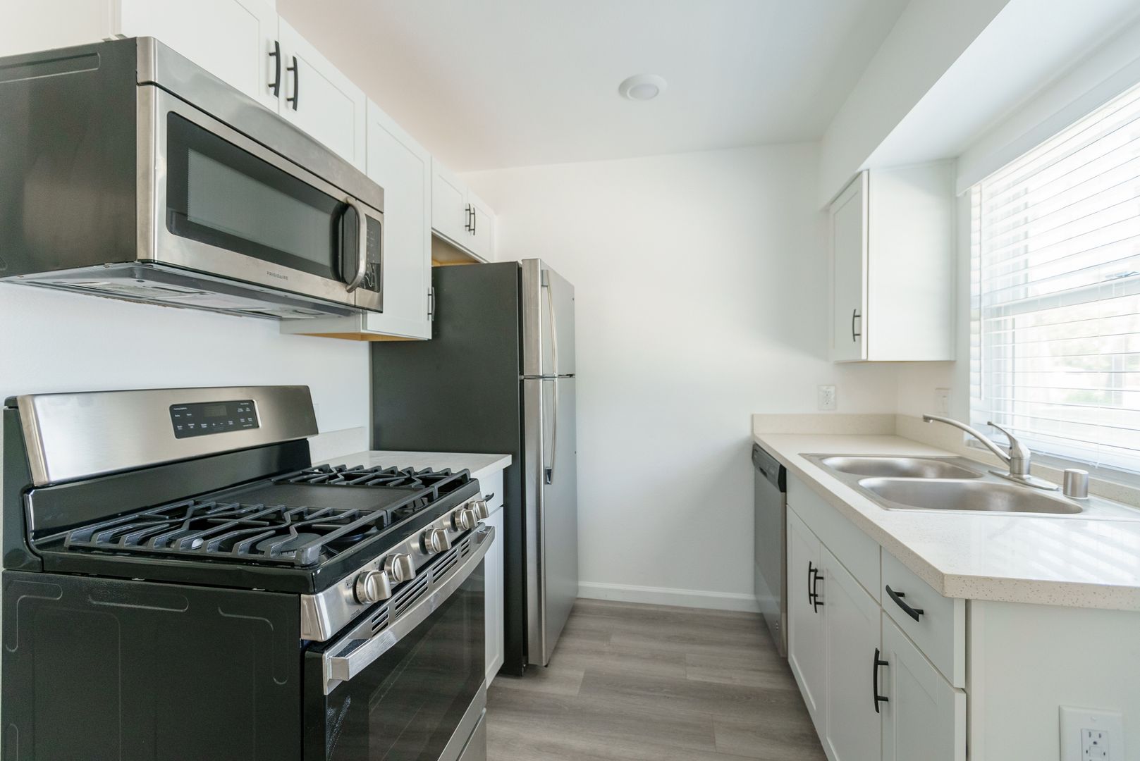 Los Angeles Apartment: 3537 Clarington Ave