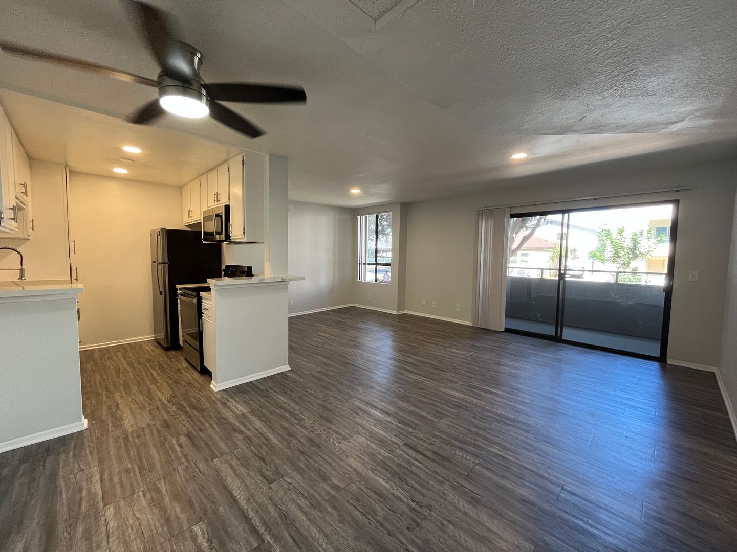 Van Nuys Apartment: 6310 Sylmar Ave