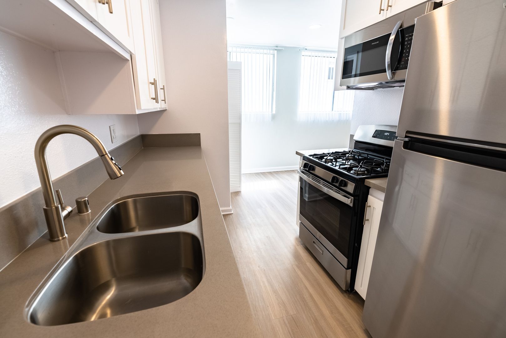 Los Angeles Apartment: 1275 Federal Avenue