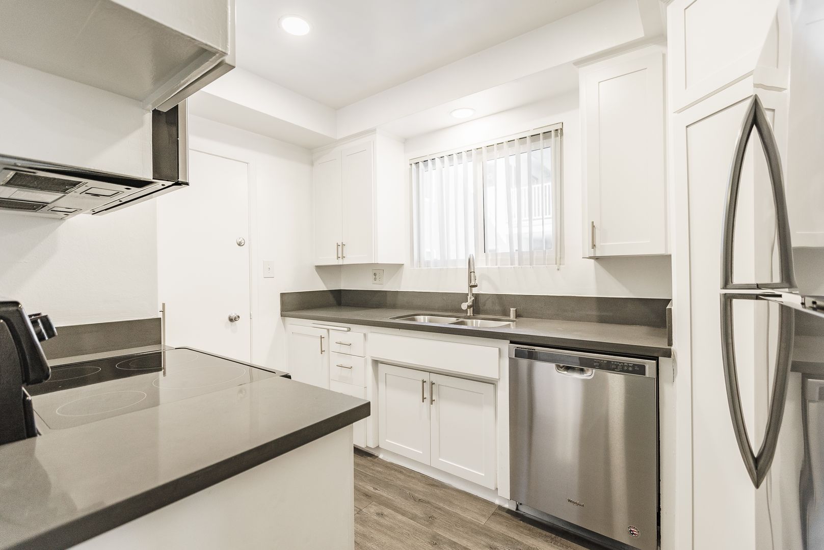 Los Angeles Apartment: 1371 S. Beverly Glen Blvd