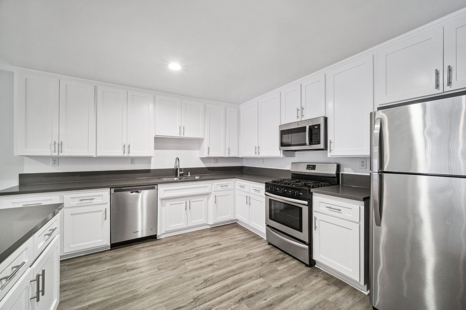 Beverly Hills Apartment: 170 N. Crescent Dr.