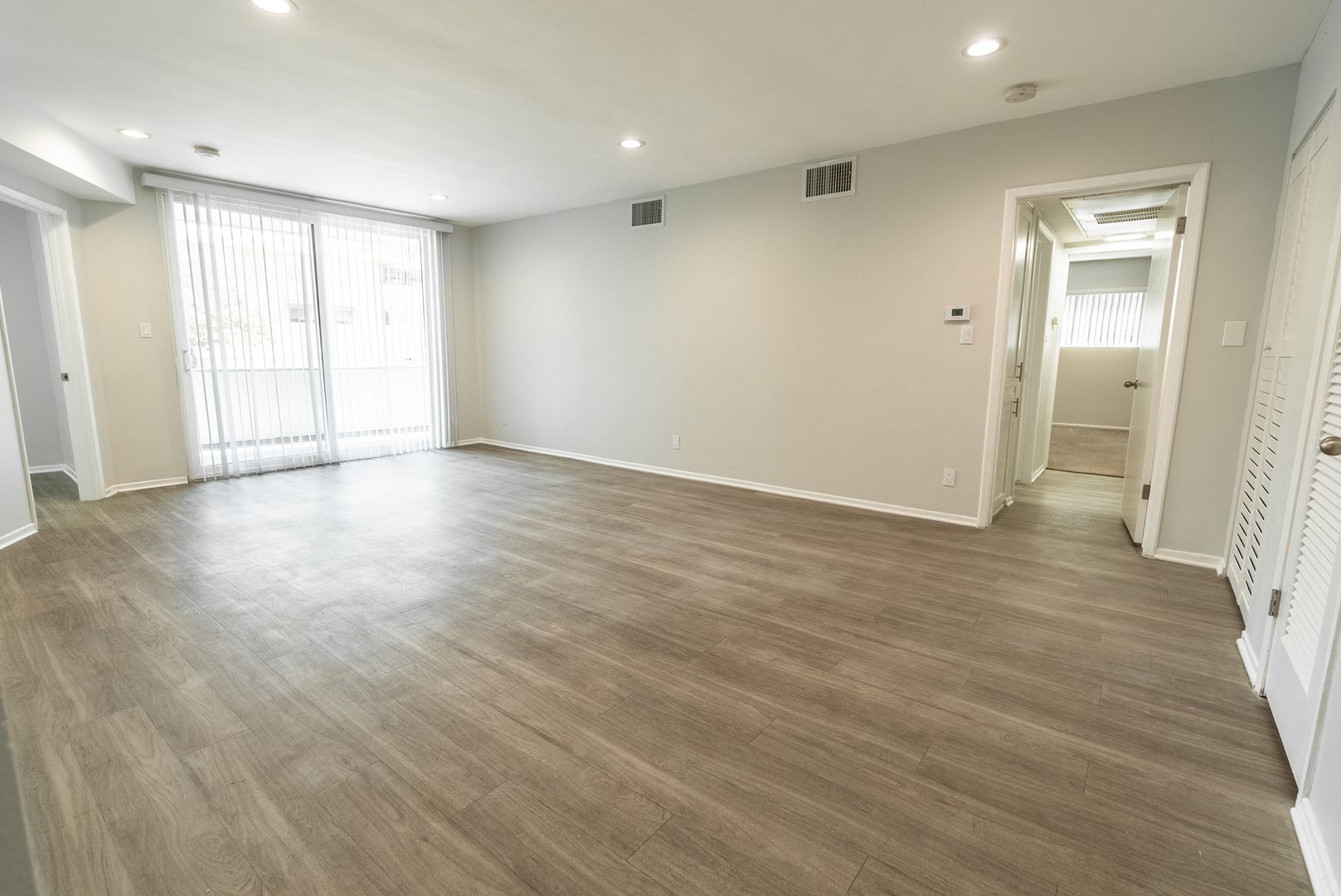 Los Angeles Apartment: 1371 S. Beverly Glen Blvd